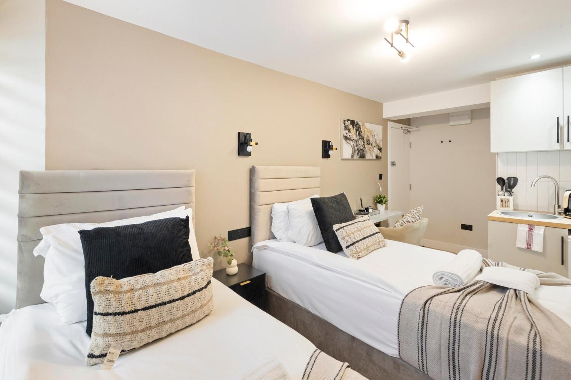 Urban Duo Escape: Trendy With Twin Beds Leilighet