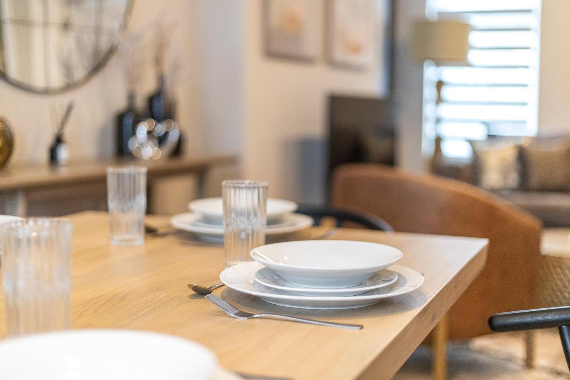 Earthy Elegance Stylish 4br For Urban Escapes