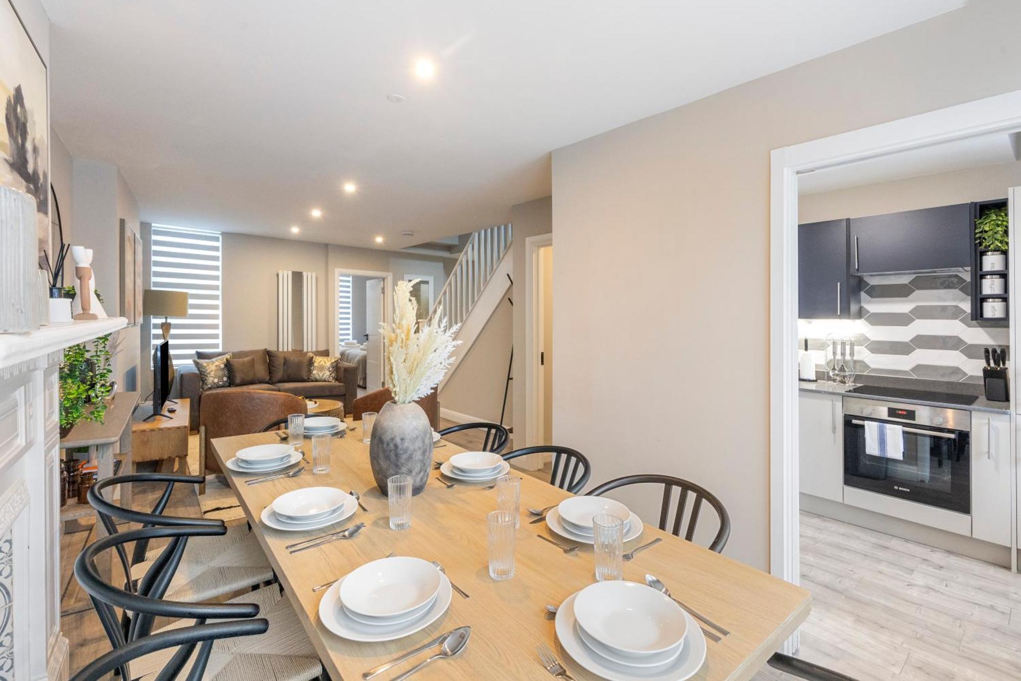 Apartment Earthy Elegance Stylish 4br For Urban Escapes *
