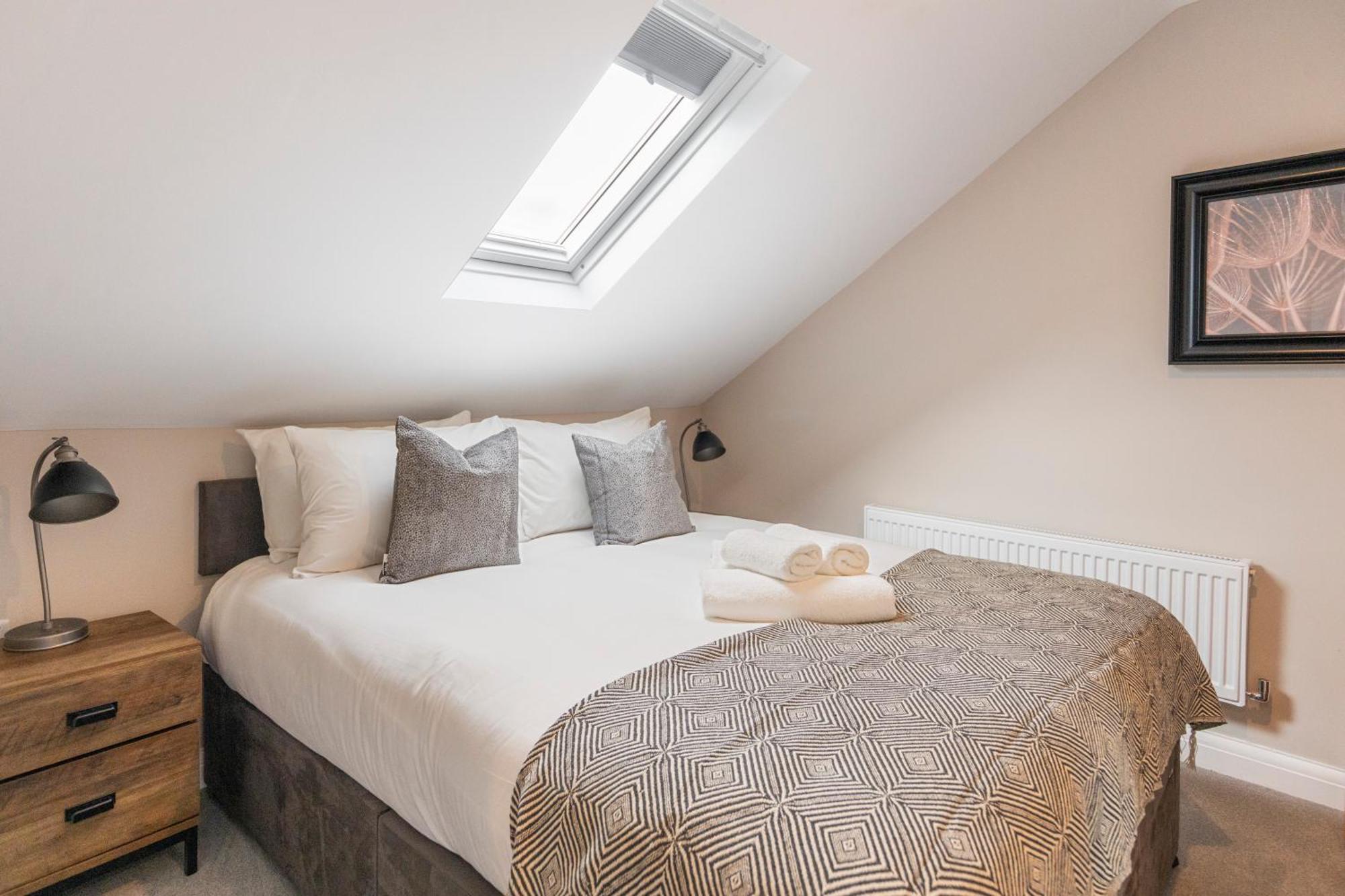Earthy Elegance Stylish 4br For Urban Escapes Apartment London