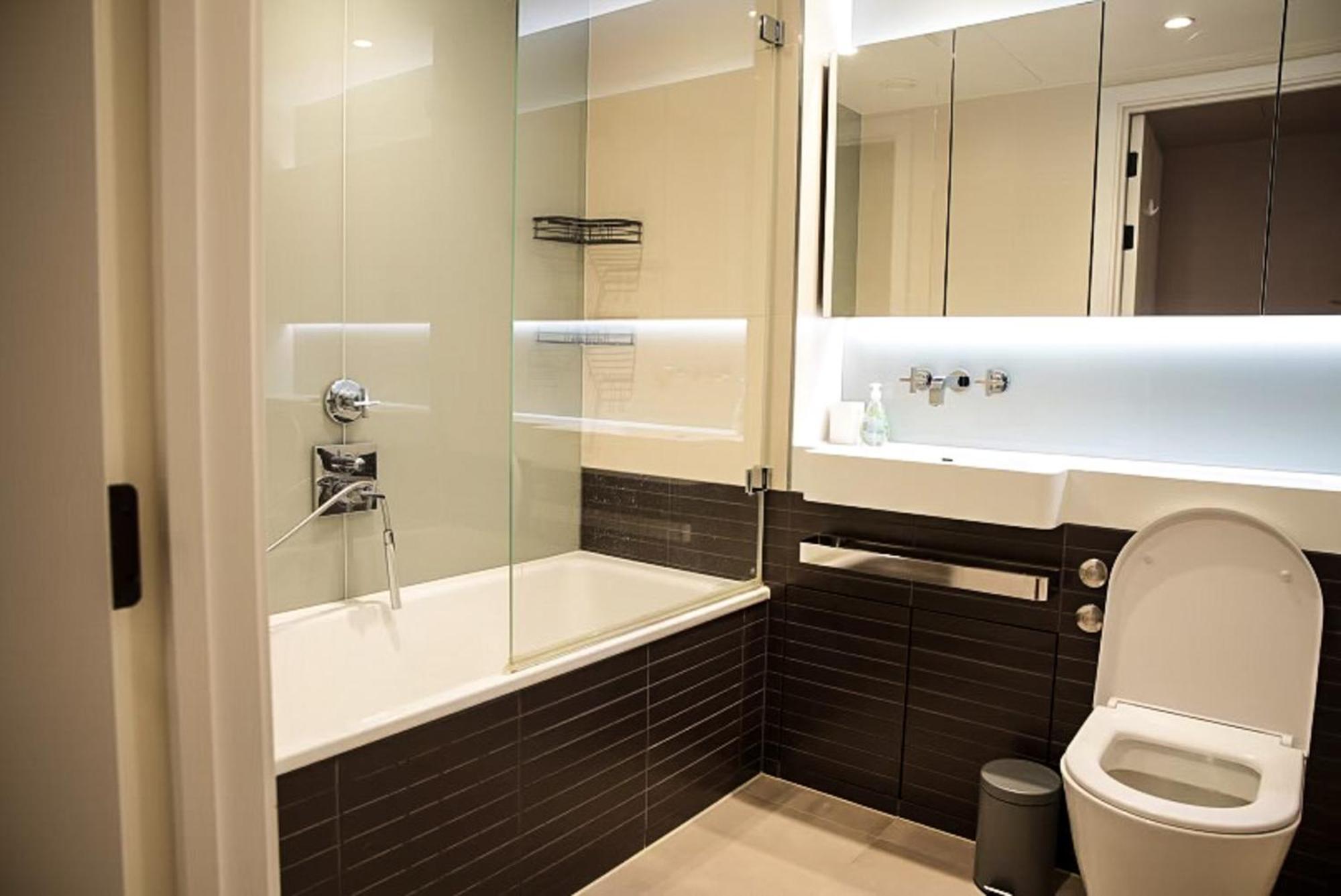 Chic Luxury Living In Battersea Power Station Leilighet