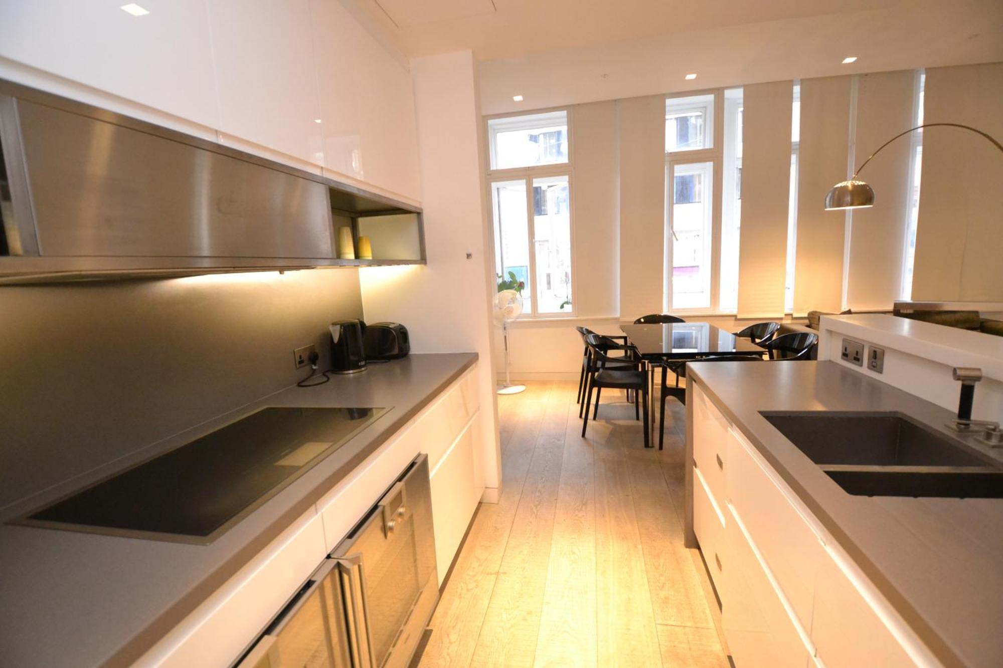 Modern 2 Bedroom Apartment, Oxford Street London