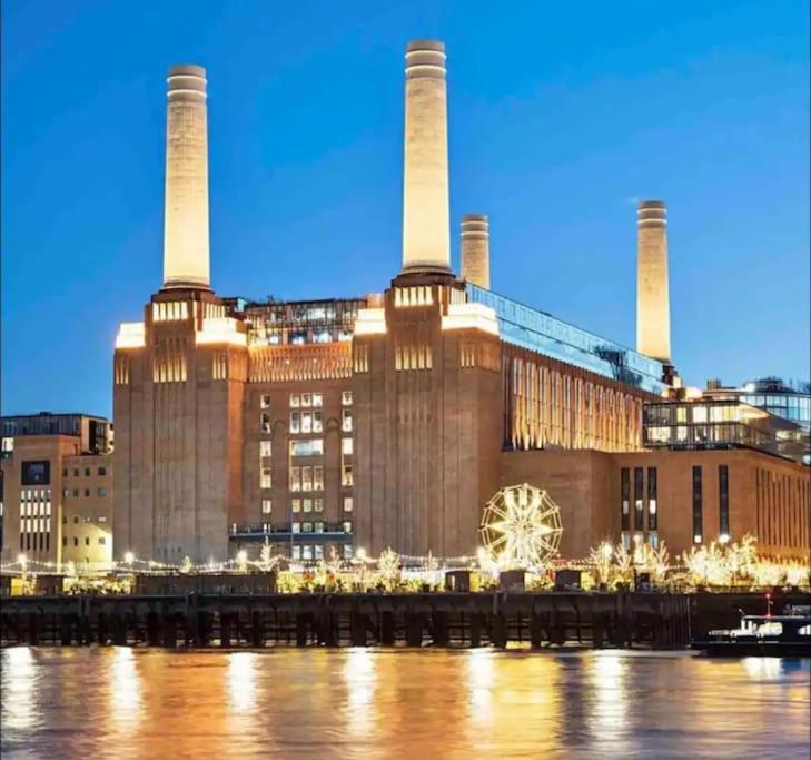 Contemporary Penthouse In Battersea Power Station Londres