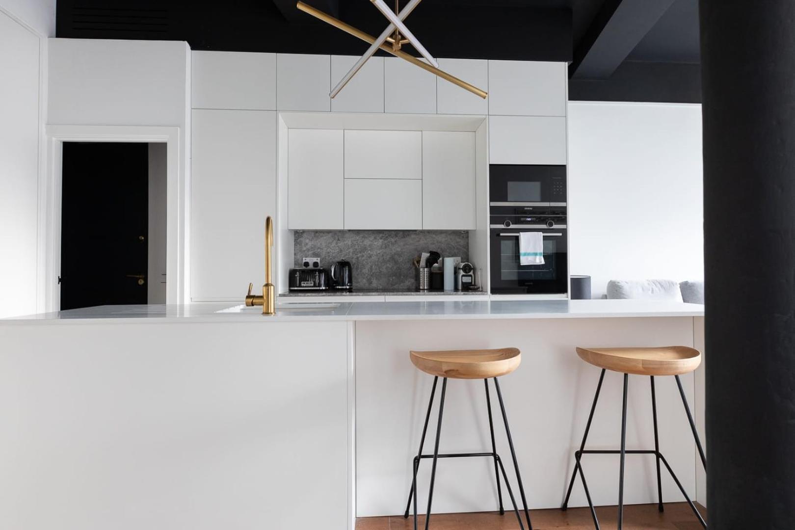 Two Adjacent Luxurious 1 Bed Leilighet *