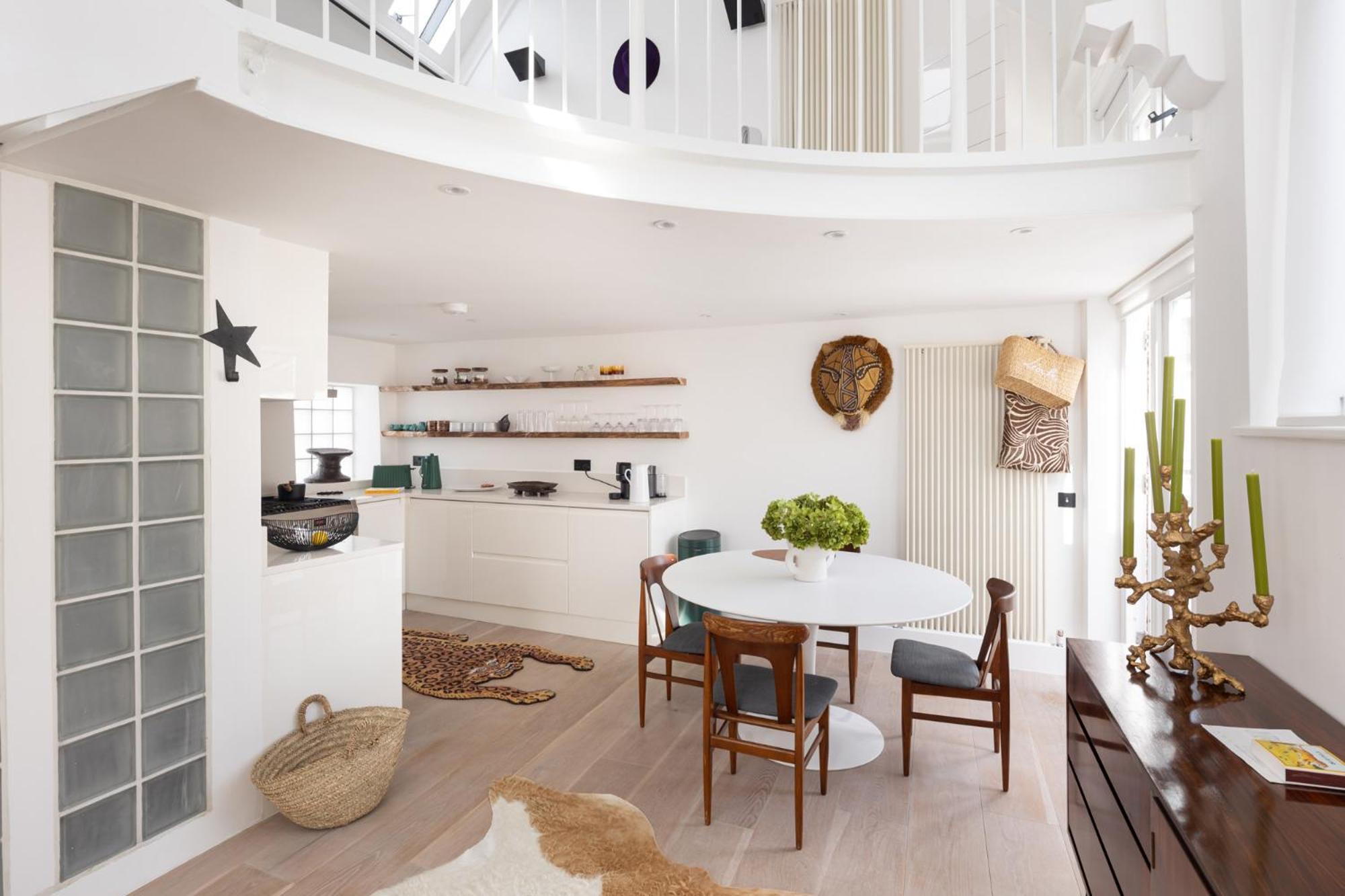 Veeve - Divine Mezzanine London