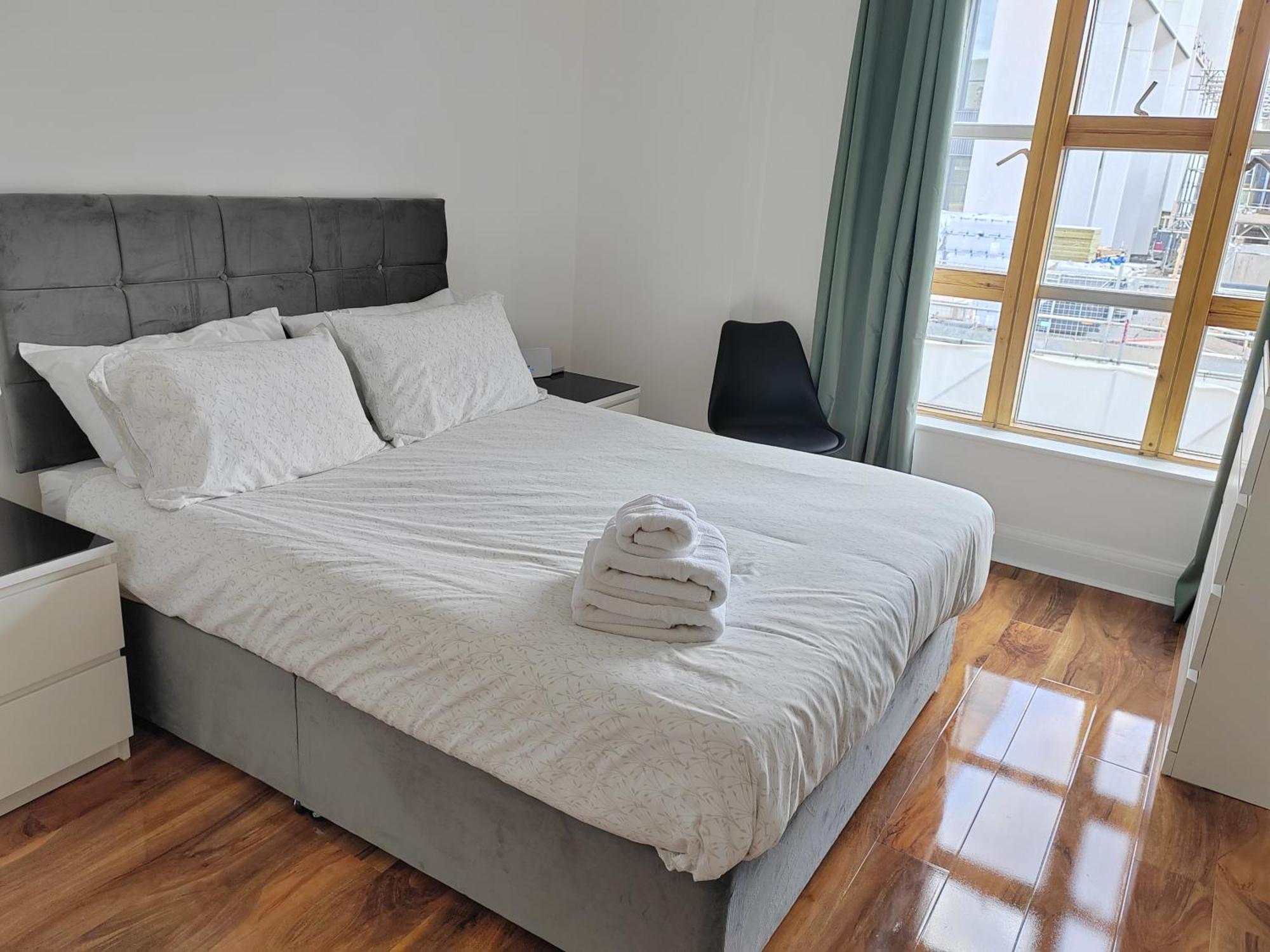 Luxury Two Bedroom In Bayswater Apartment *