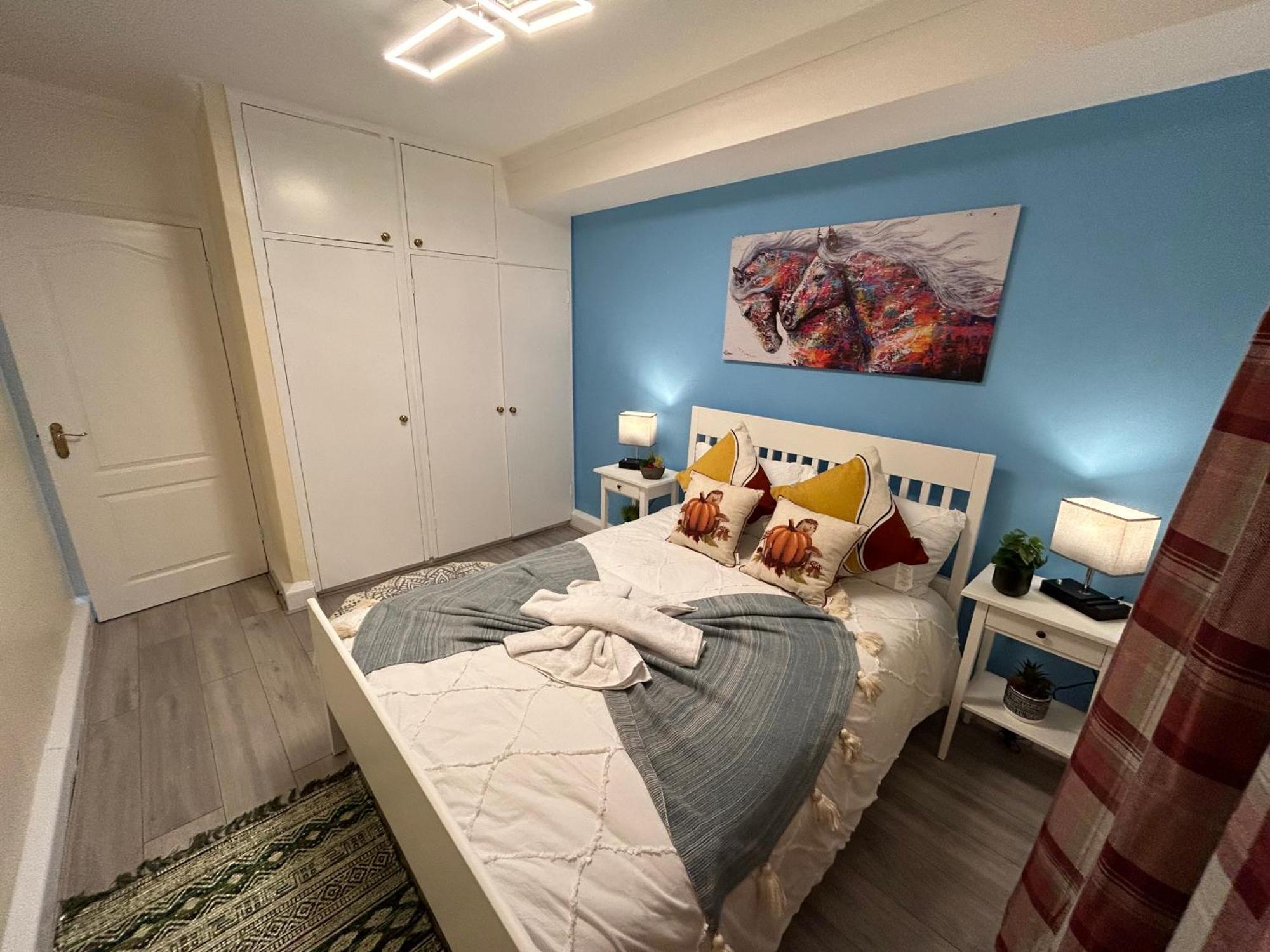 Posh 2 Bedroom Living Kitchen 2 Bathroom Apartment