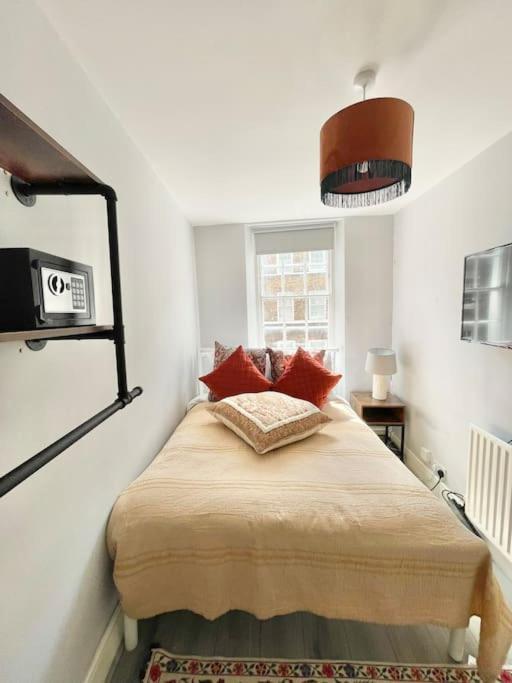 Boho In The Heart Of Soho 2, Shared Apartment London
