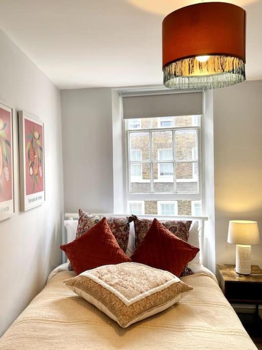 Boho In The Heart Of Soho 2, Shared Apartment *