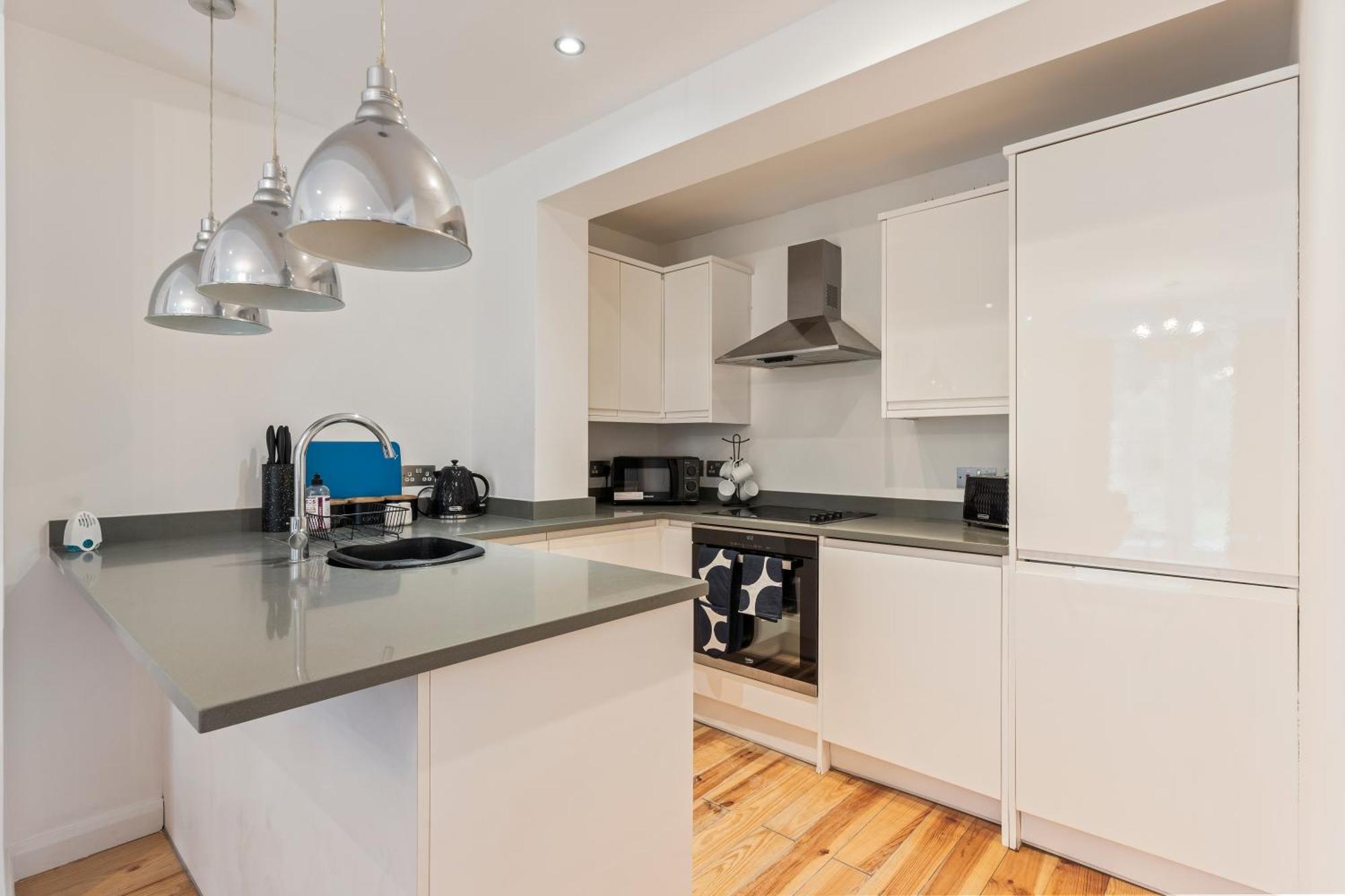 Charming 2-bed Flat With Garden In London