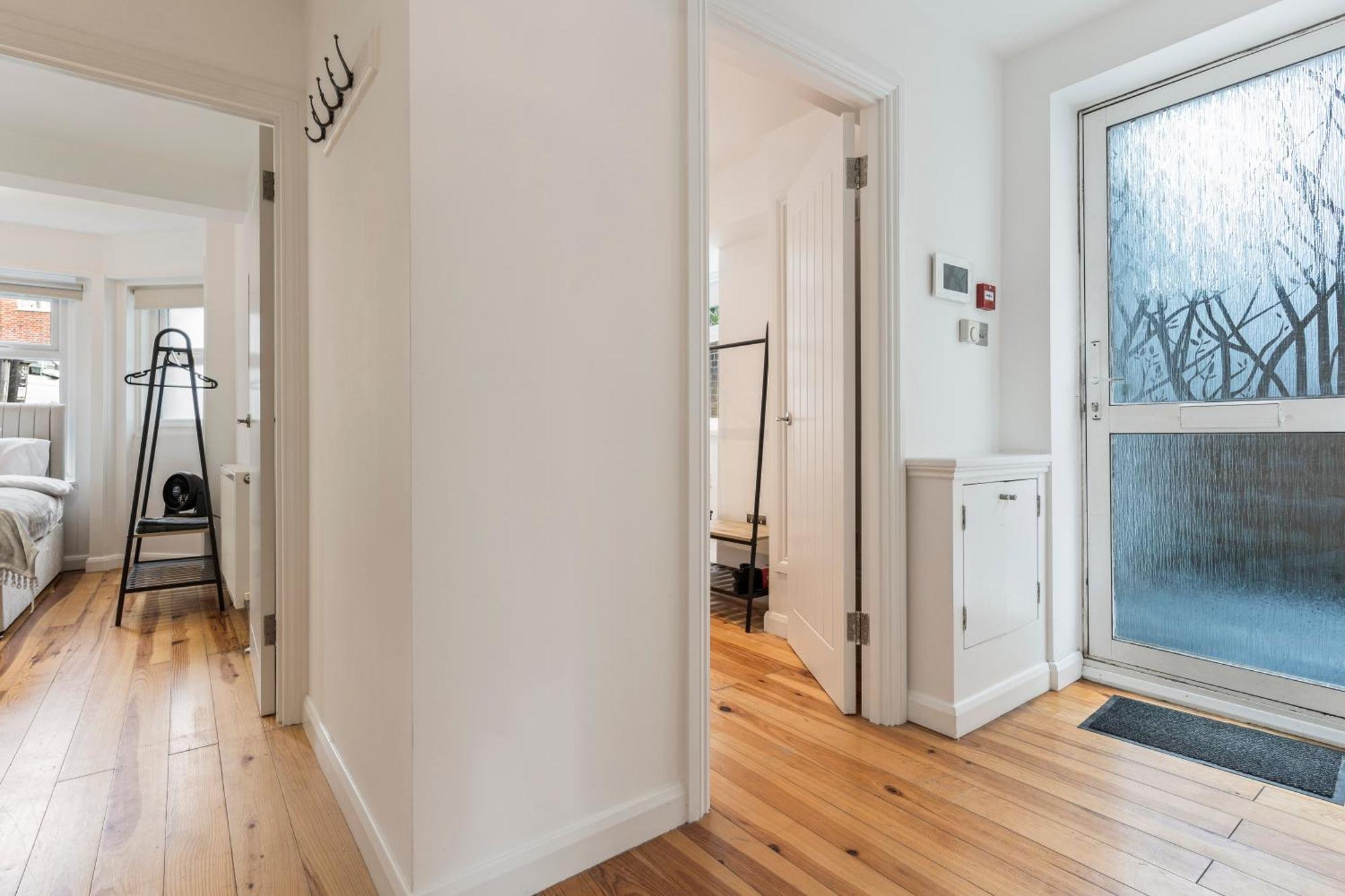 Charming 2-bed Flat With Garden In Apartment *