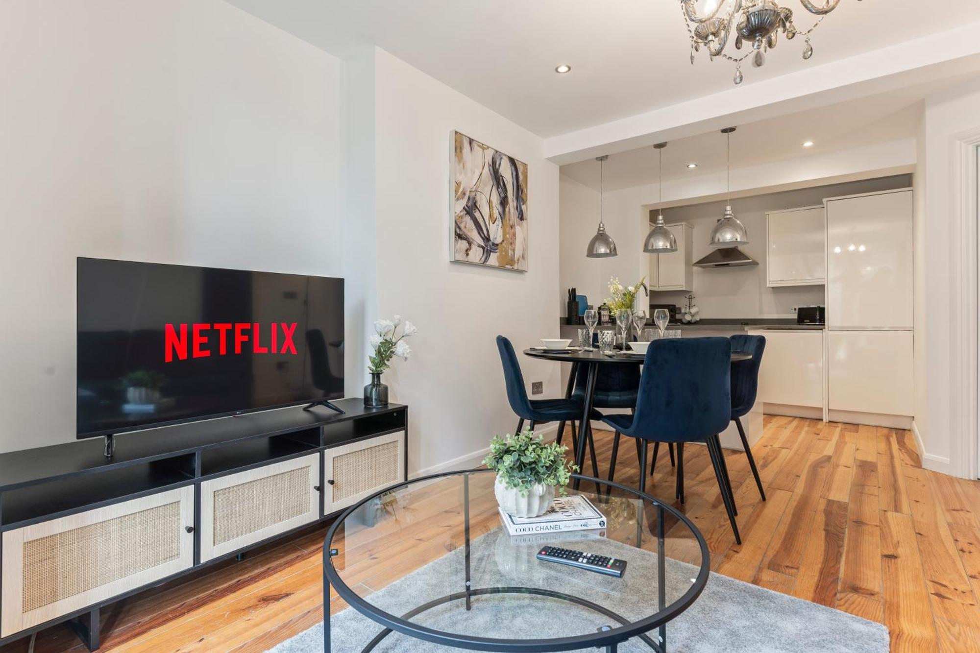 Apartment Charming 2-bed Flat With Garden In