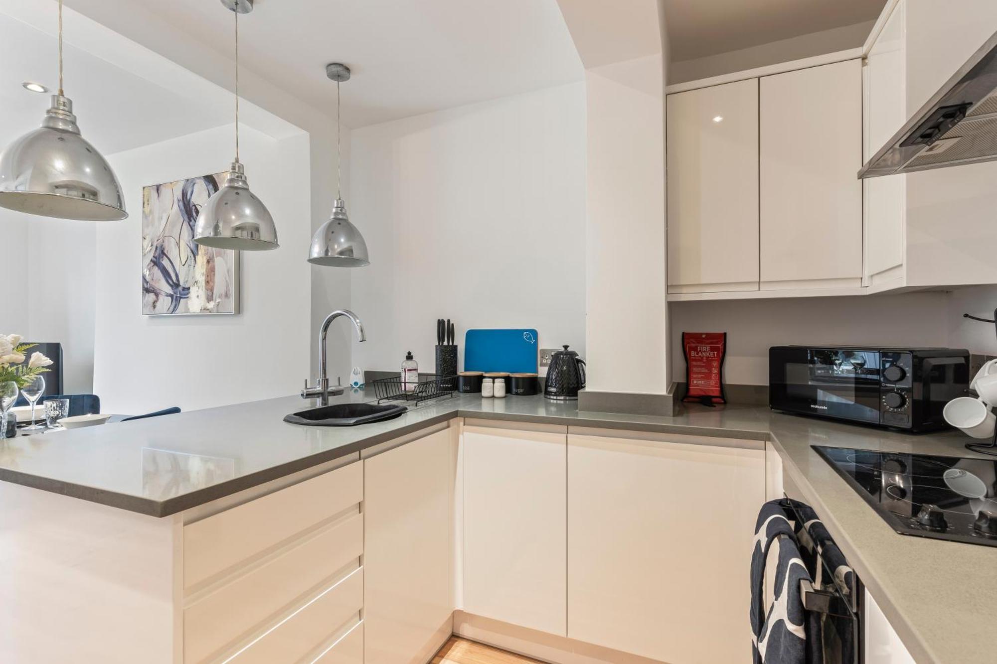 Charming 2-bed Flat With Garden In London