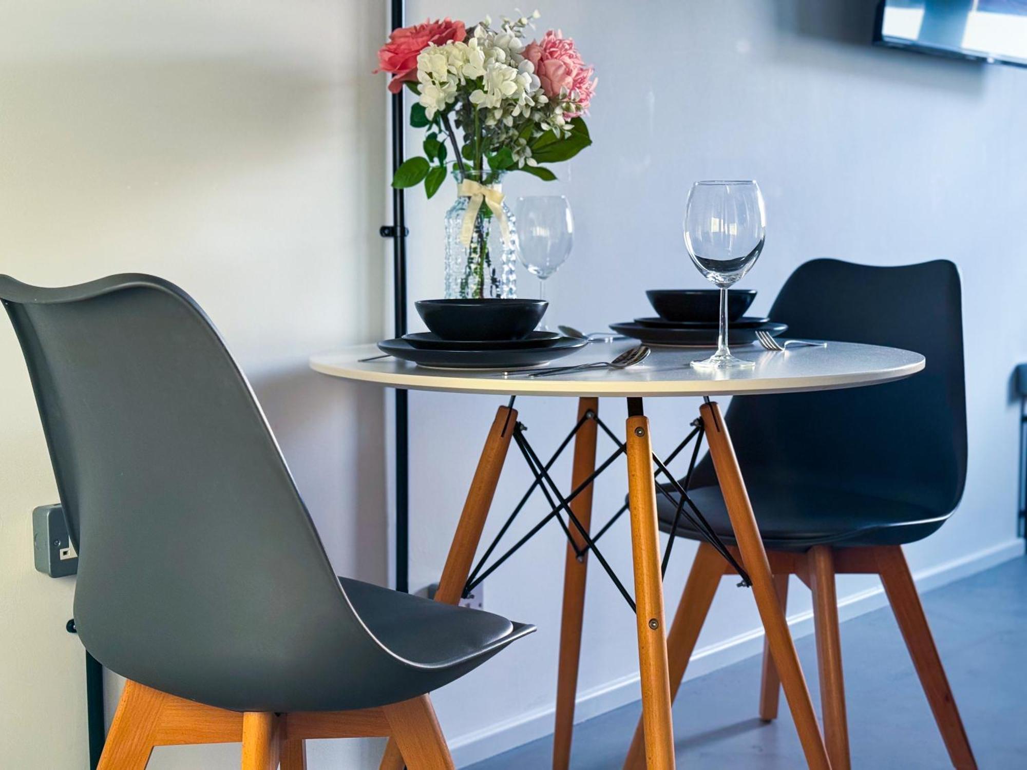 Unique With Private Garden Apartment London