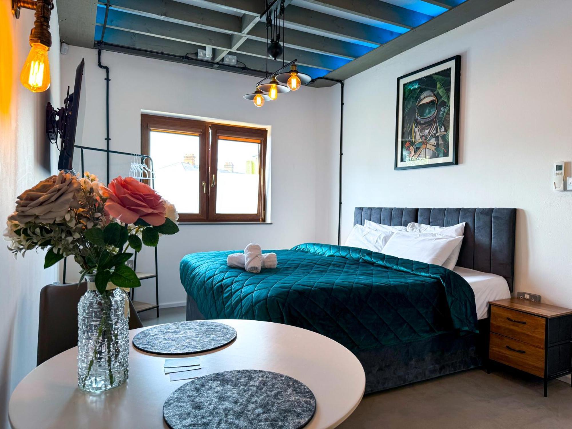 Apartment Unique With Private Garden