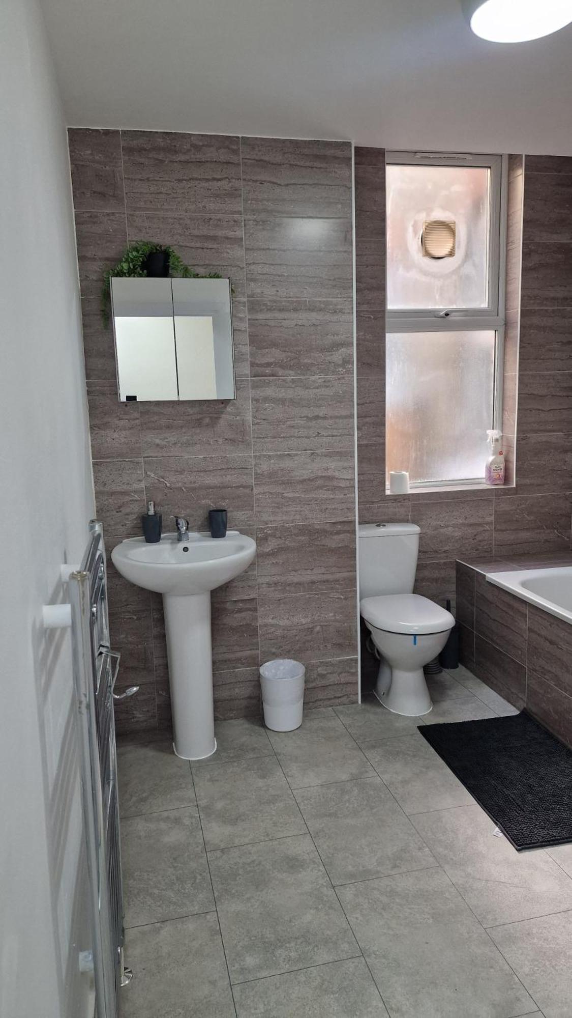 New With Large Garden Leilighet London