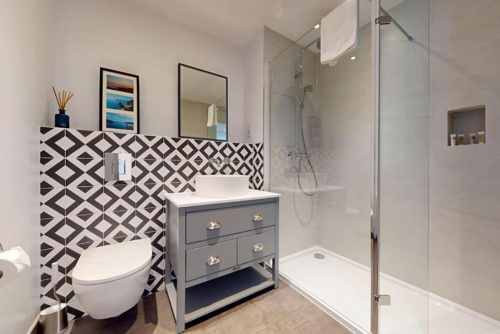 Apartment 1bed Flat With Views - 1min Walk To Tube Station *