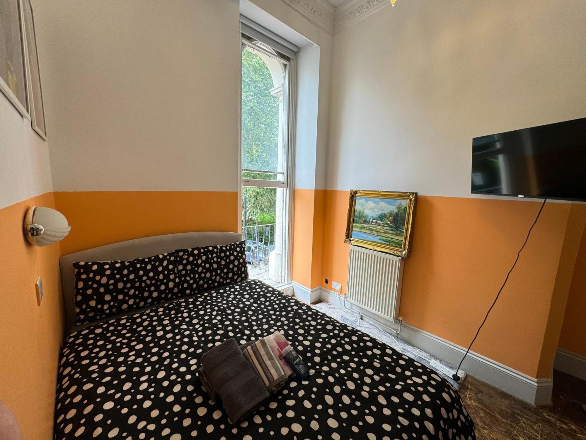 Central, Compact And Fashion Flat For 4 People With Breakfast In Kensington Zone 1 Appartement Londen