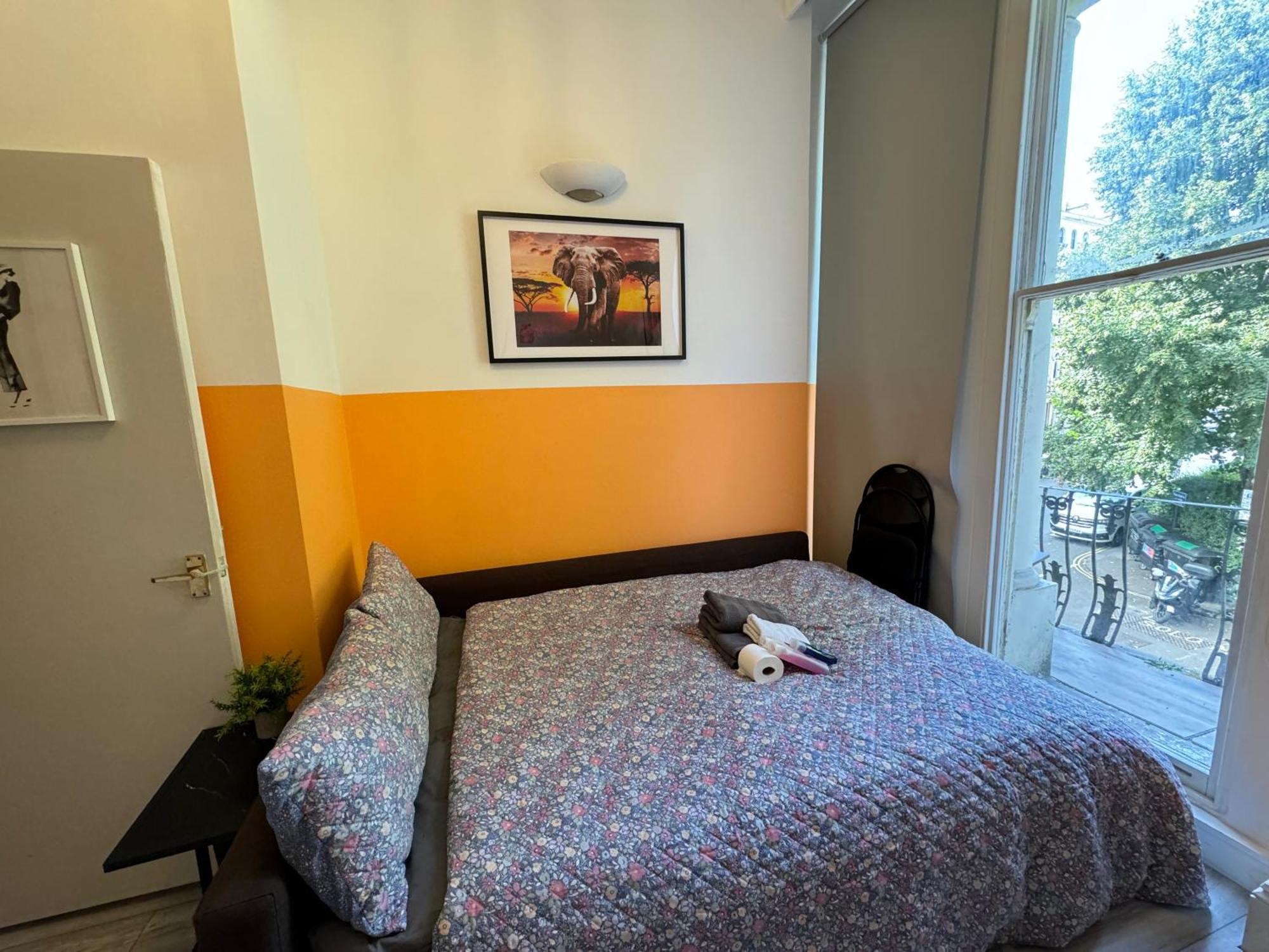 Central, Compact And Fashion Flat For 4 People With Breakfast In Kensington Zone 1 Appartement Londen