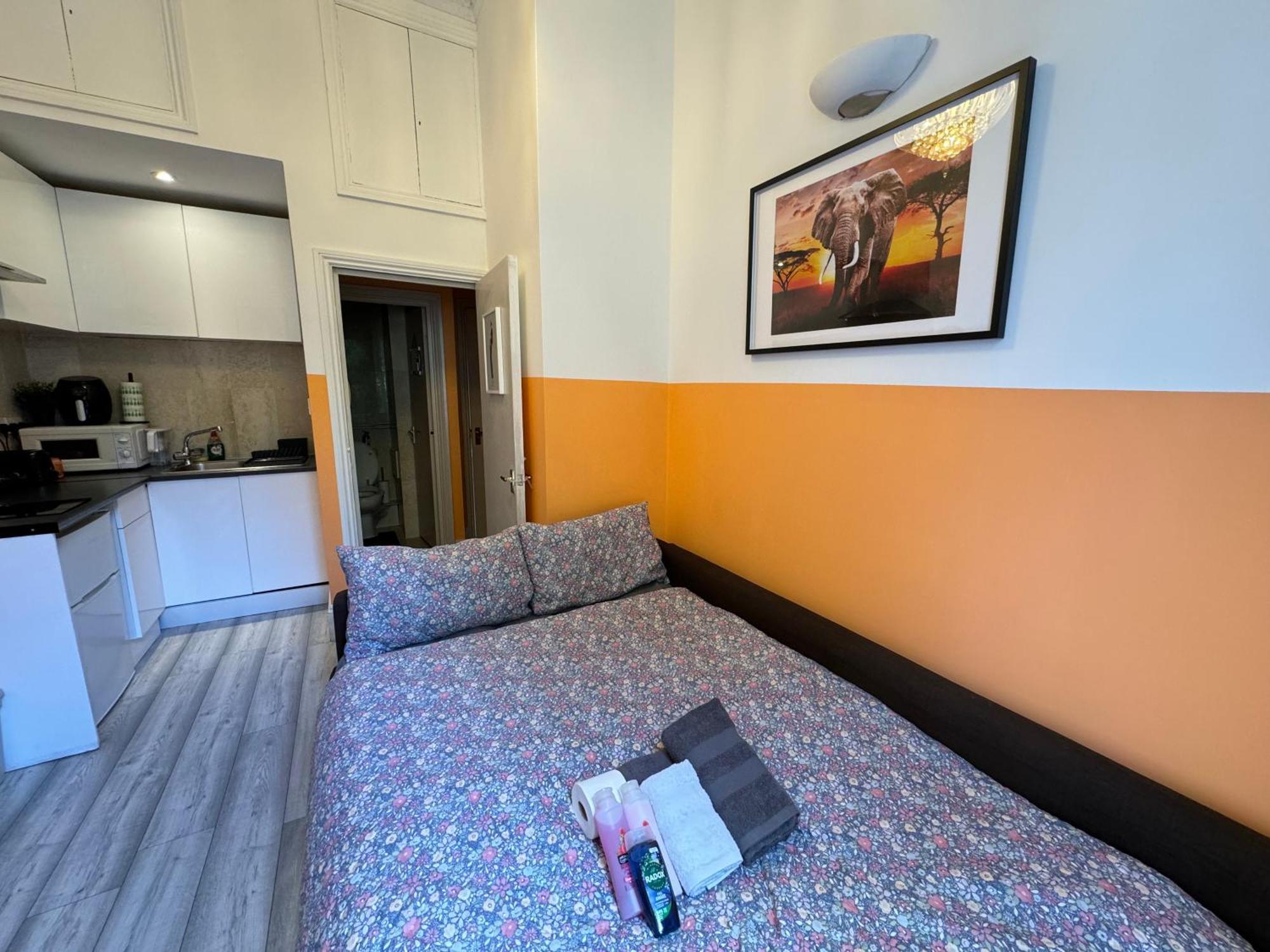 Central, Compact And Fashion Flat For 4 People With Breakfast In Kensington Zone 1 Apartment