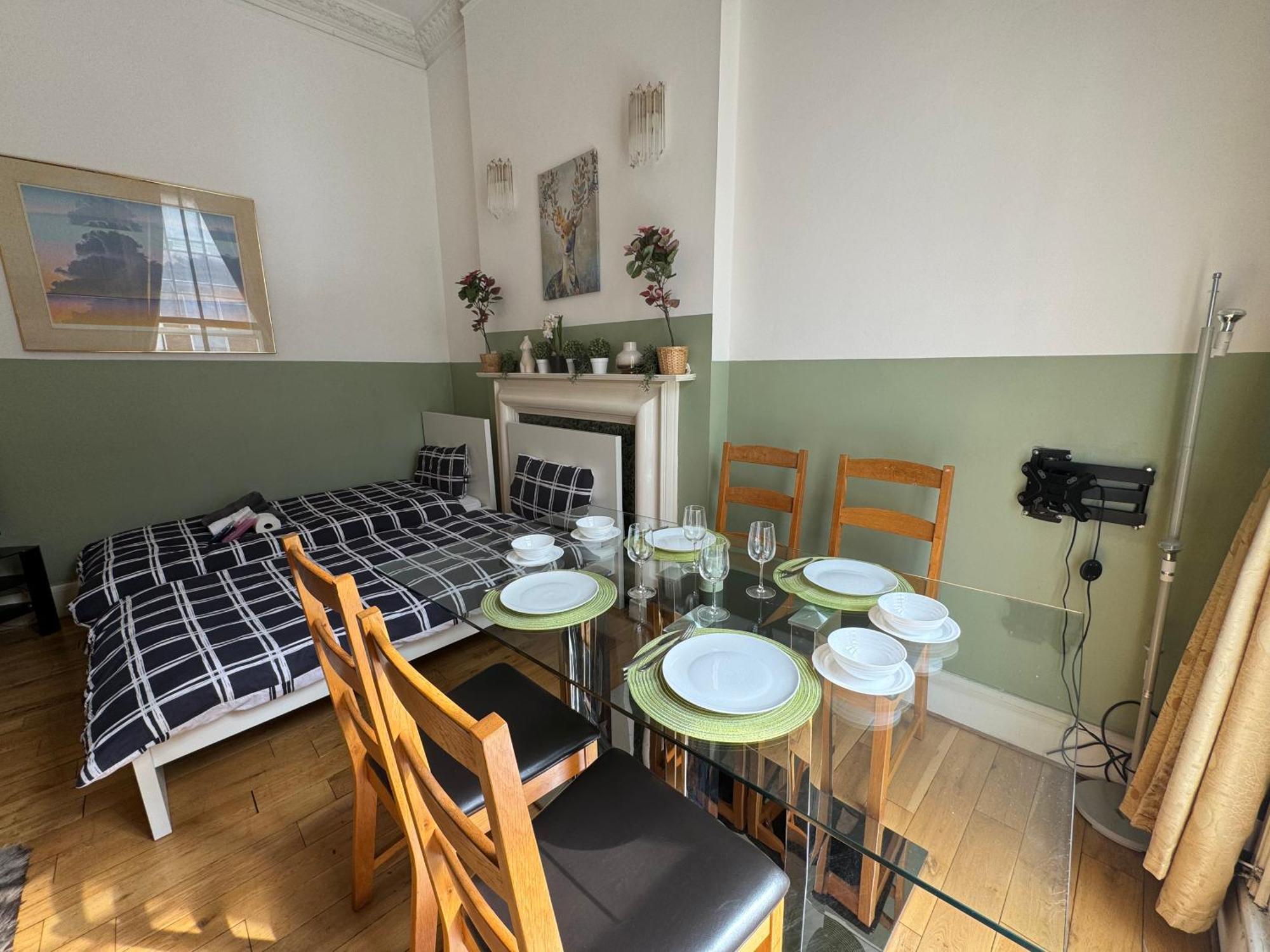 And Affordable Flat For 6 People In Zone 1 - Baker Street - With Breakfast Included Londres