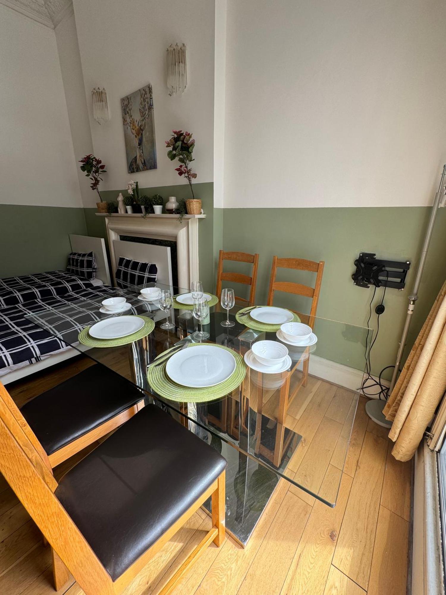 And Affordable Flat For 6 People In Zone 1 - Baker Street - With Breakfast Included * Londen