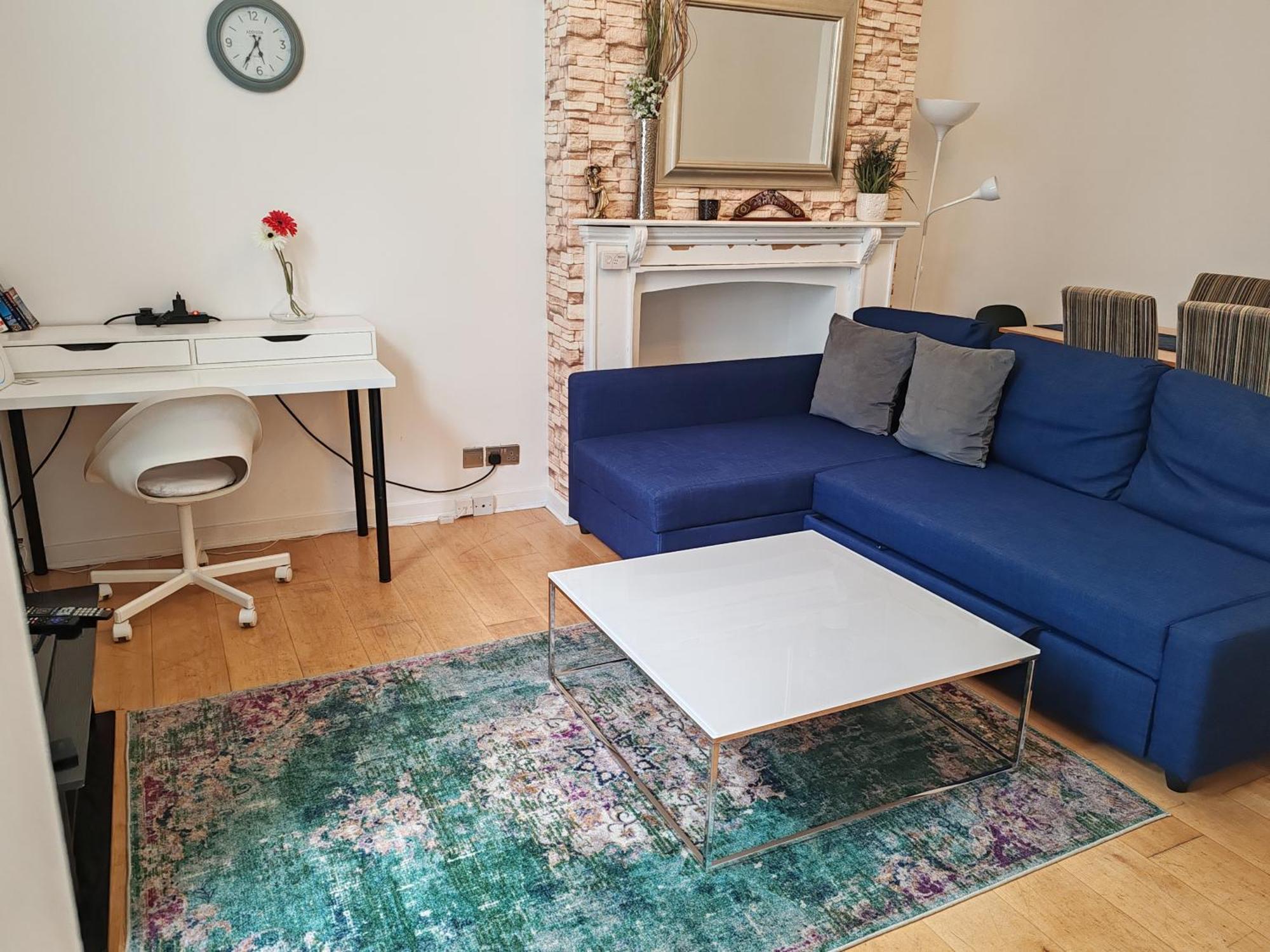 Two Bedroom In Paddington, * Londen