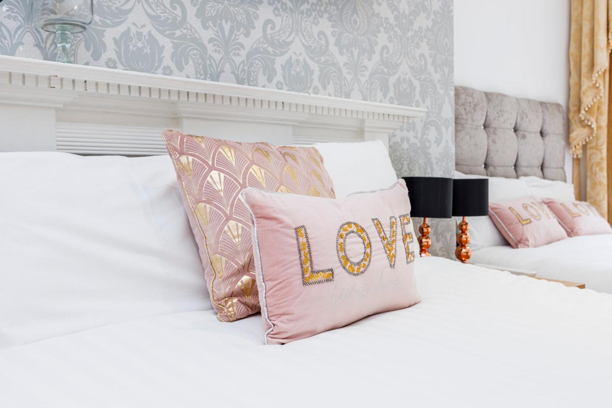 Heads On Bed - Budget 4 The Larger Groups *
