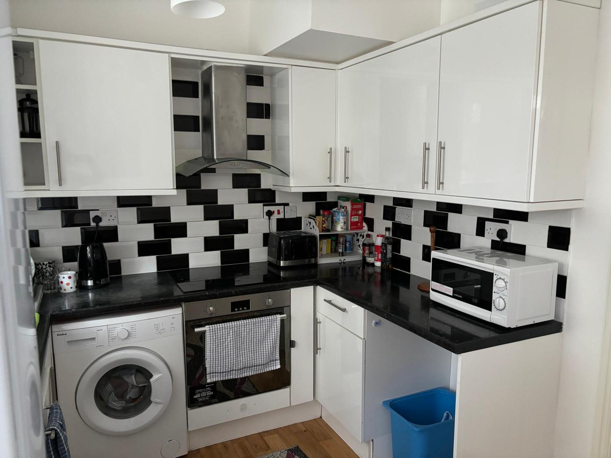 Spacious 2 Bedroom House With Garden * London