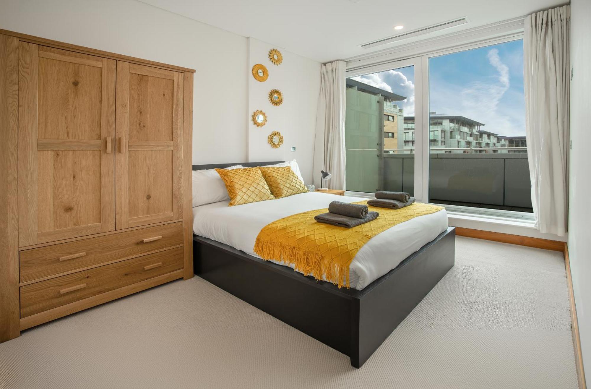 Contemporary Penthouse In Battersea Power Station Londres