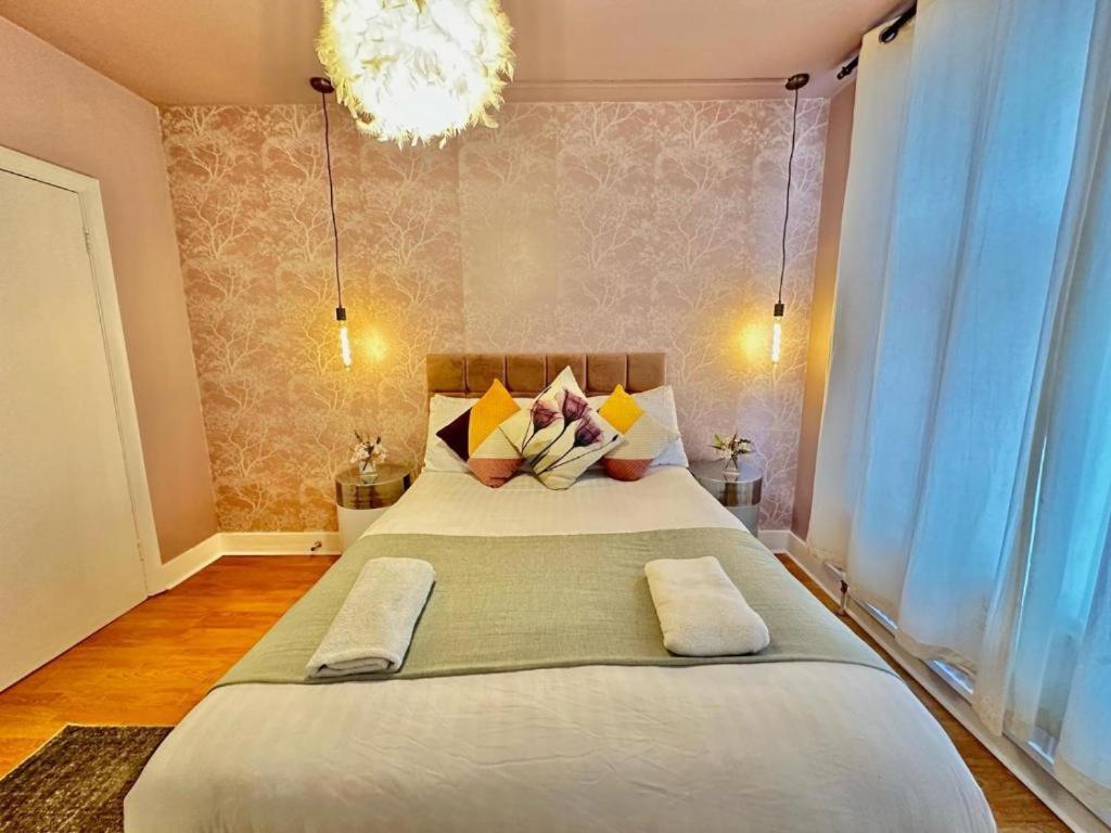 Three Bedroom Near Central Apartamento *