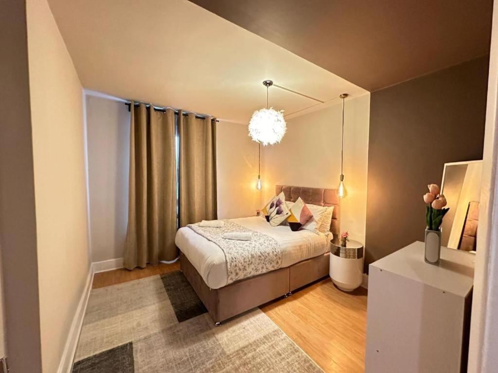 Three Bedroom Near Central * Londres