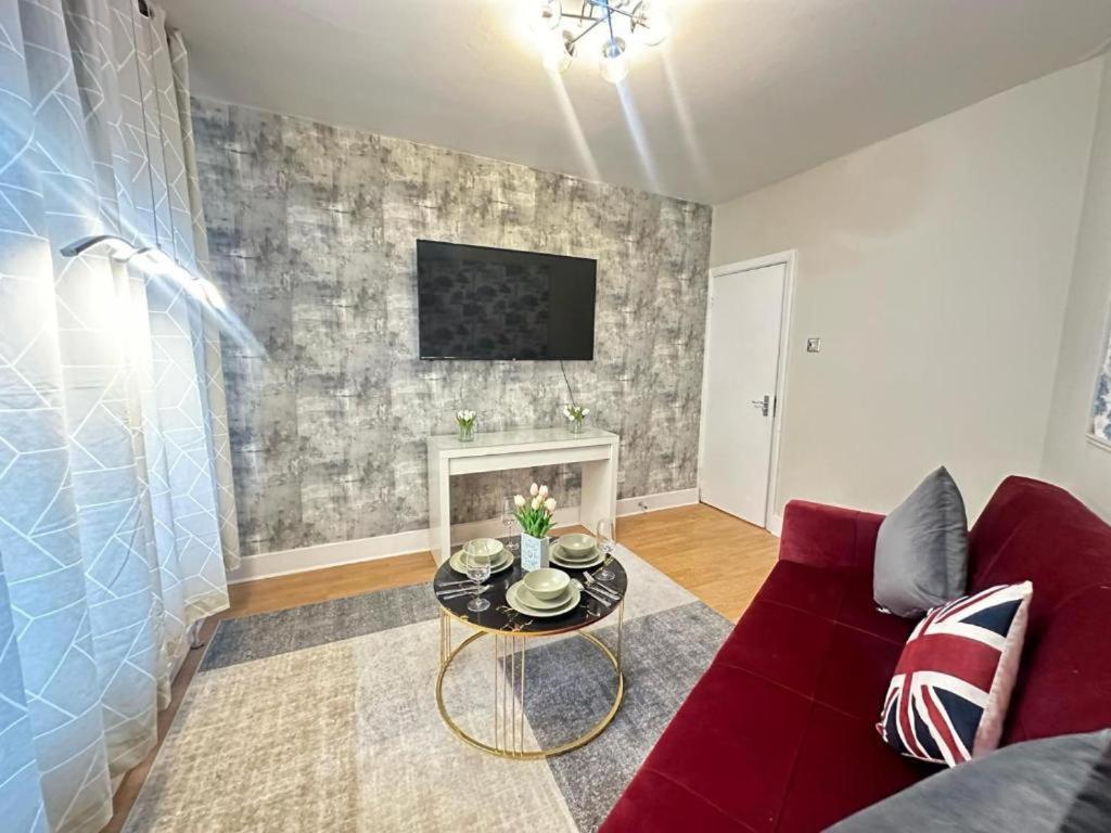 Three Bedroom Near Central Apartamento
