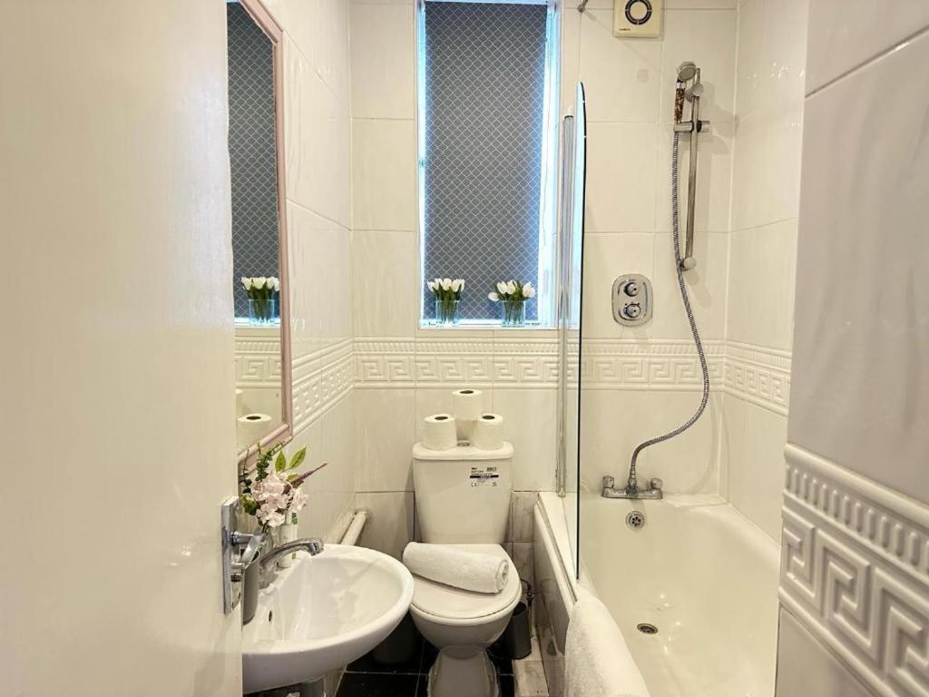 Three Bedroom Near Central Apartamento *