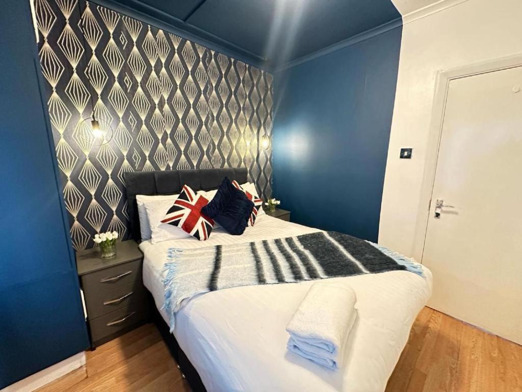 Three Bedroom Near Central Apartamento *