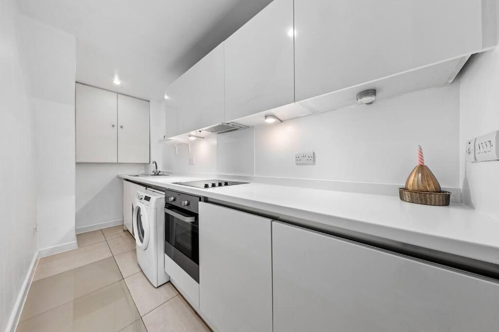 3 Bedroom Flat In Mayfair Hy4 * Londen