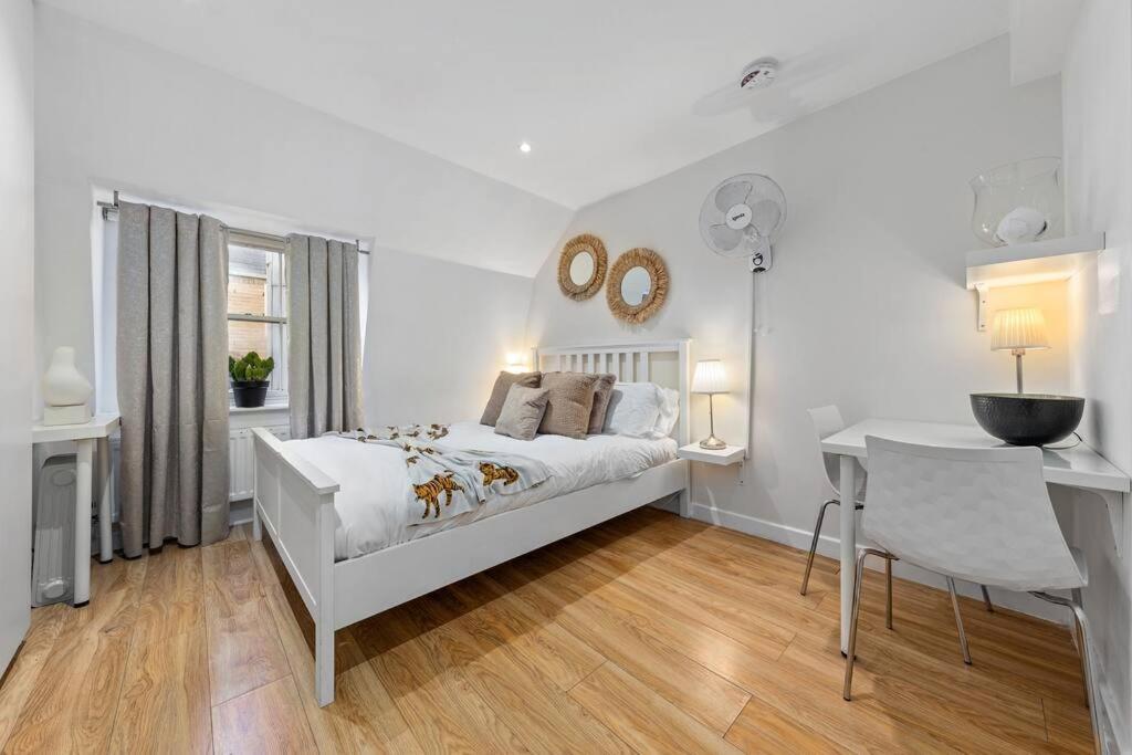 Leilighet 3 Bedroom Flat In Mayfair Hy4 London