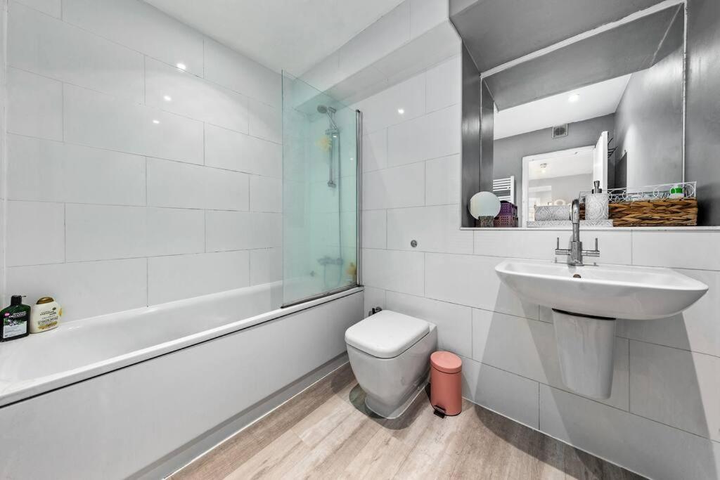 3 Bedroom Flat In Mayfair Hy4 Leilighet