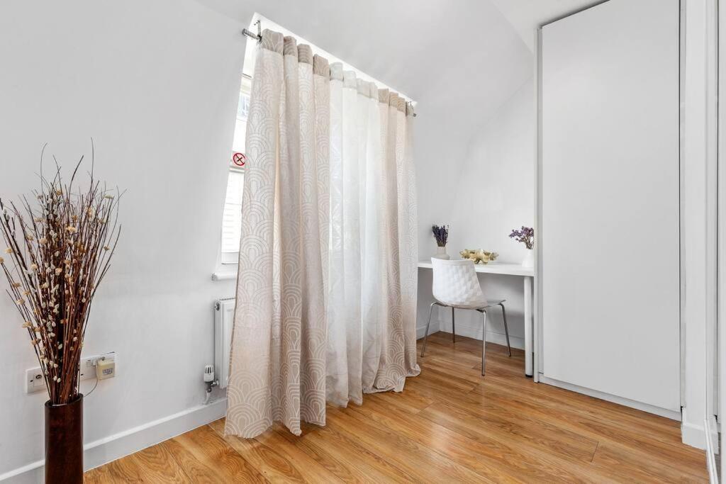 3 Bedroom Flat In Mayfair Hy4 * London