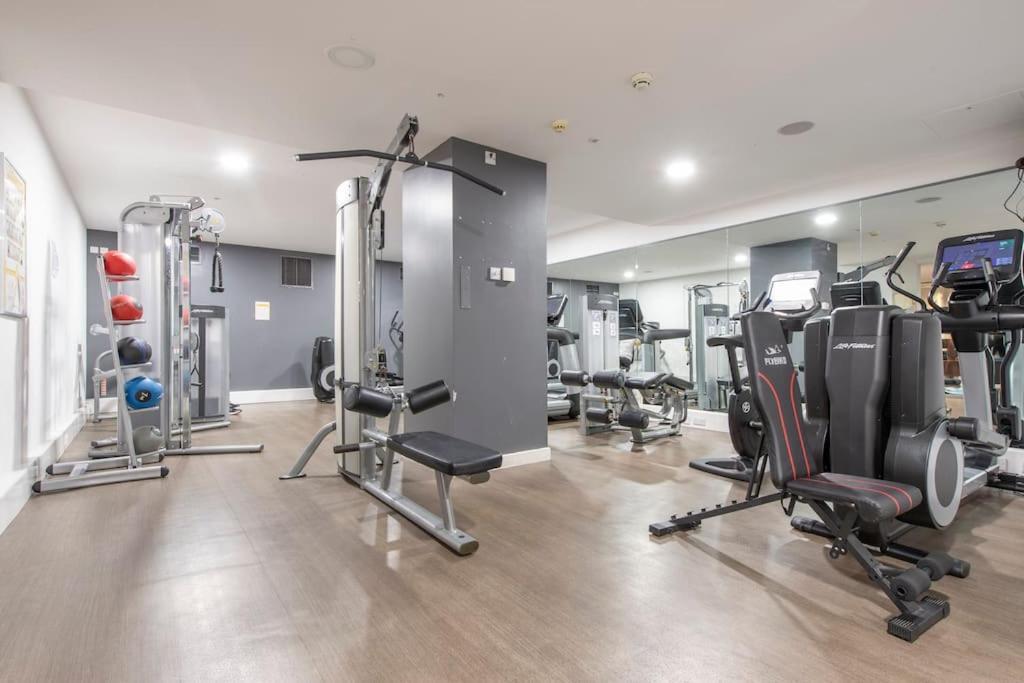 24hr Concierge, Gym, Pool, Museum, Shopping Centre Leilighet London