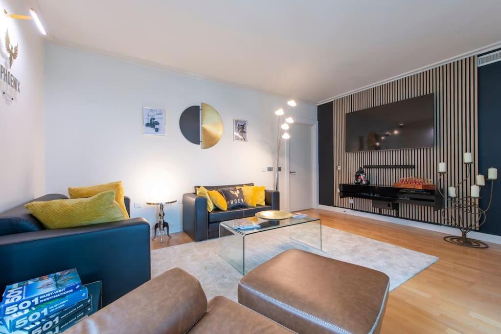 24hr Concierge, Gym, Pool, Museum, Shopping Centre * London