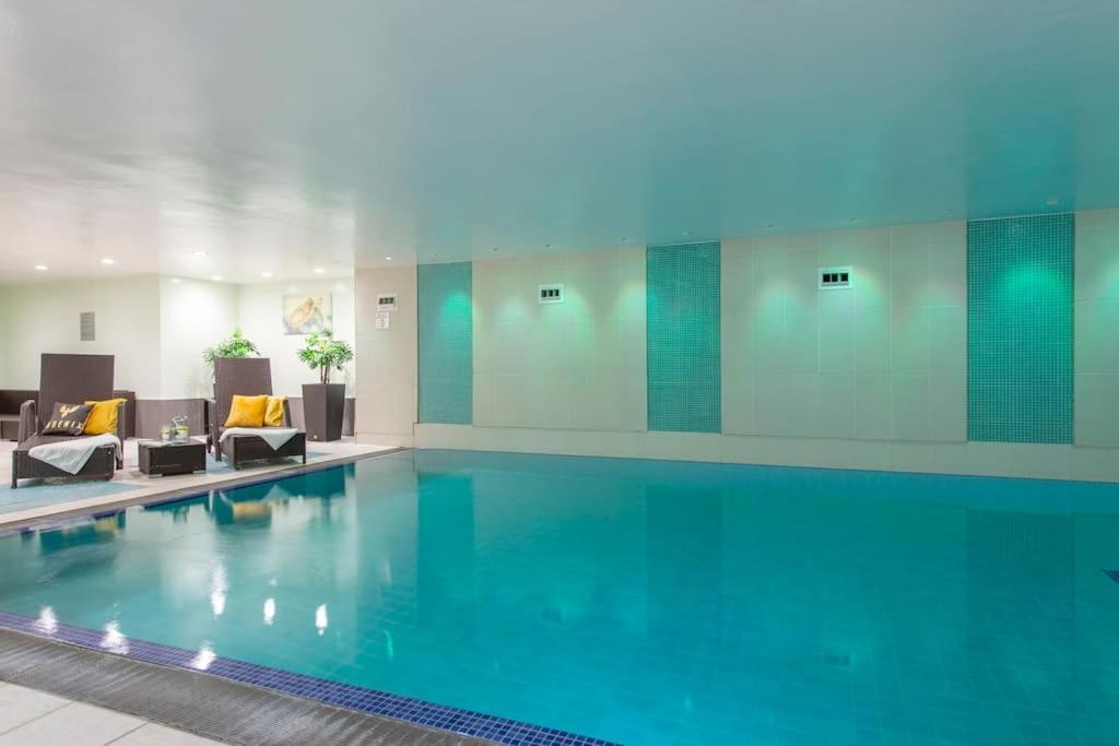 Leilighet 24hr Concierge, Gym, Pool, Museum, Shopping Centre