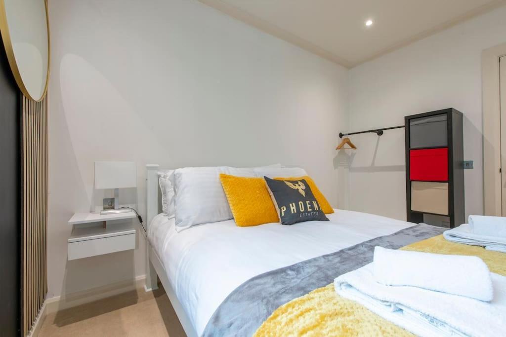 Leilighet 24hr Concierge, Gym, Pool, Museum, Shopping Centre *