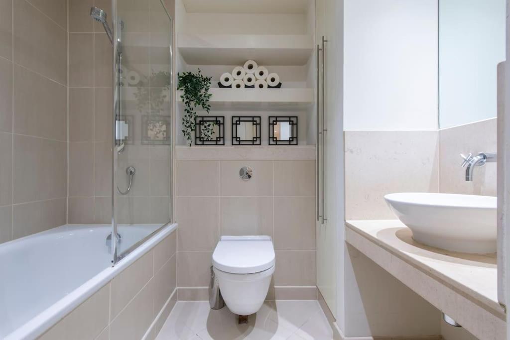 Leilighet 24hr Concierge, Gym, Pool, Museum, Shopping Centre London