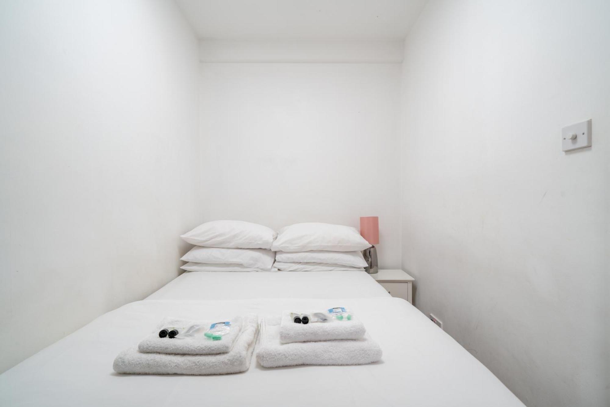 Carnaby & Oxford Street - Soho - One Bedroom - Double Bed & Sofabed *