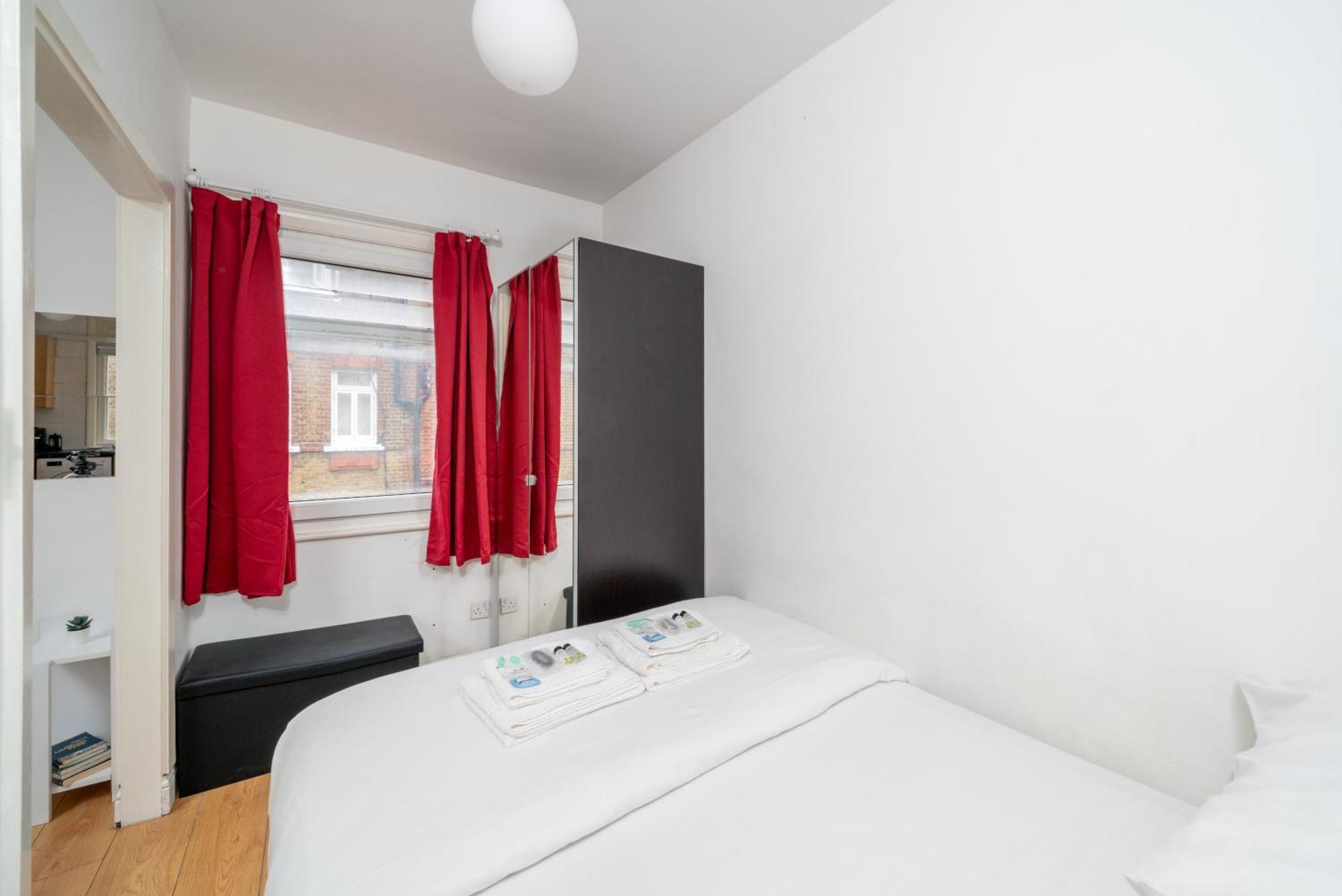 Carnaby & Oxford Street - Soho - One Bedroom - Double Bed & Sofabed Apartment London