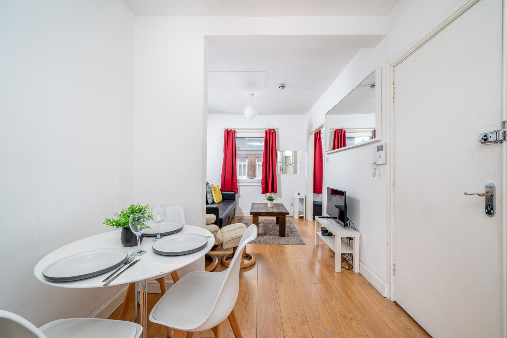 Carnaby & Oxford Street - Soho - One Bedroom - Double Bed & Sofabed Apartment