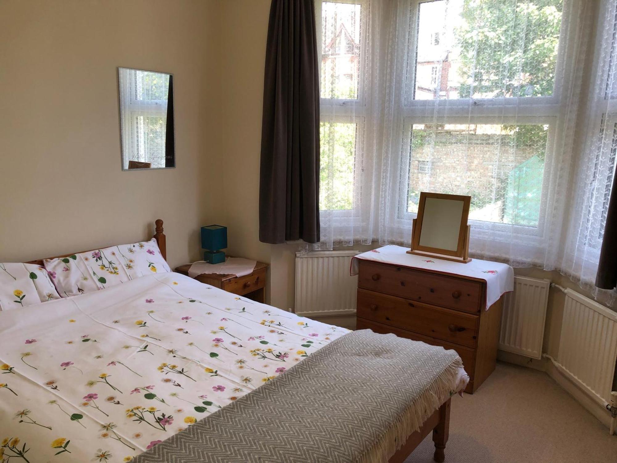 Spacious West Apartamento Londres
