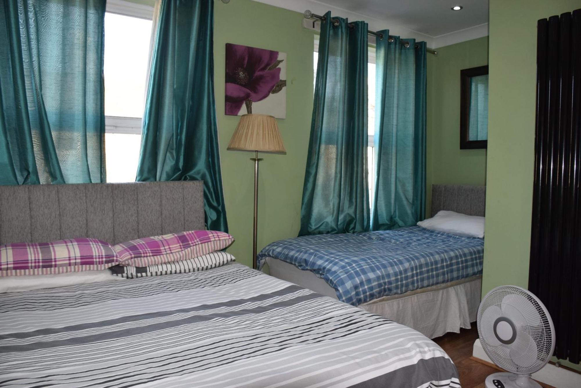 Holiday home Three Bedroom House Lancaster Road London