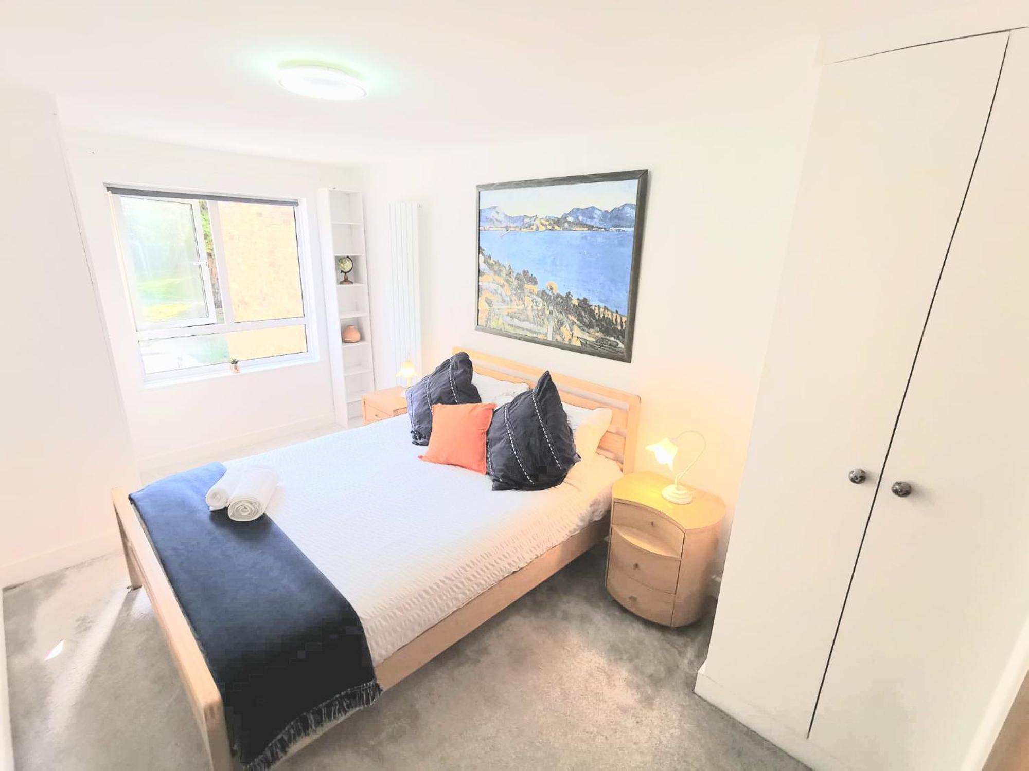 Free Parking - 4 Bed - 3 Bath - Sofa Bed - Digital Lock Entry *